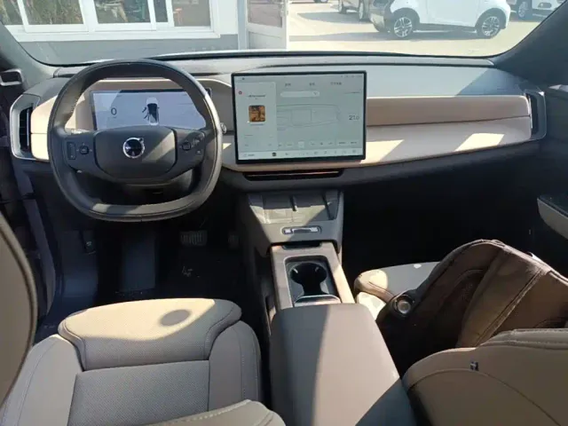 Volvo XC70 Plug-in Hybrid — Фото автомобиля 9