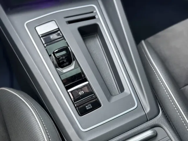 Volkswagen Golf — Фото автомобиля 18