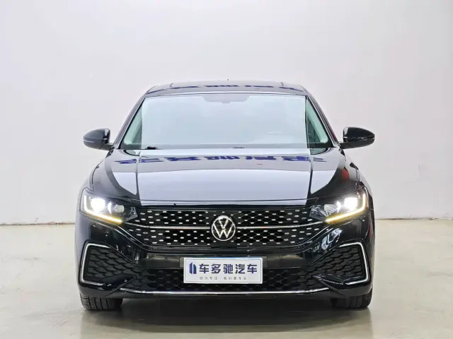 Volkswagen Passat — Фото автомобиля 2