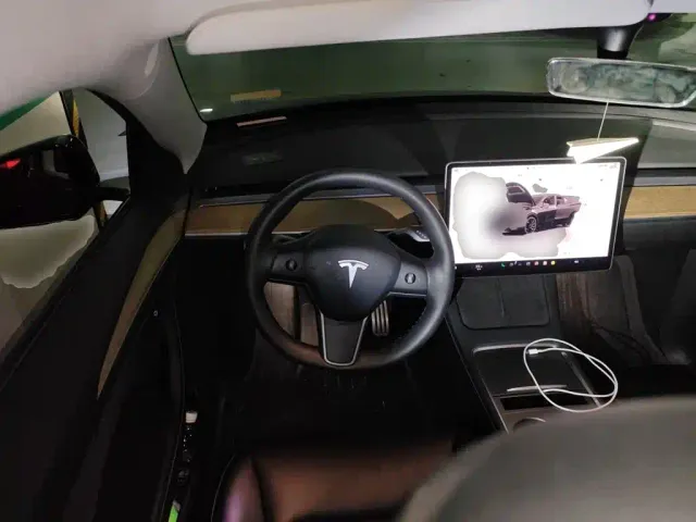 Tesla Model Y — Фото автомобиля 11