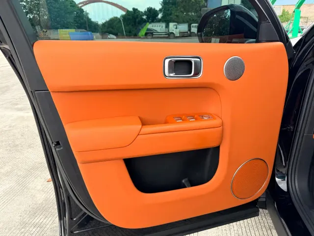 Li Auto L8 — Фото автомобиля 23