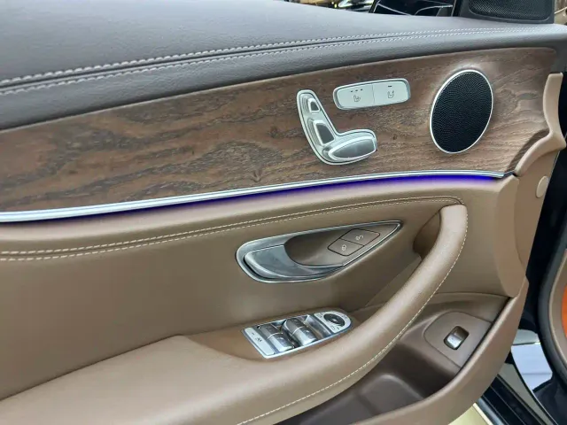 Mercedes-Benz E-Class — Фото автомобиля 8