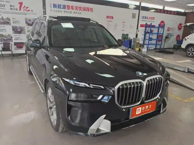 BMW X7 — Фото автомобиля 2