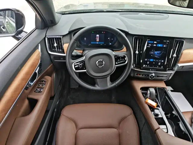 Volvo S90 — Фото автомобиля 14
