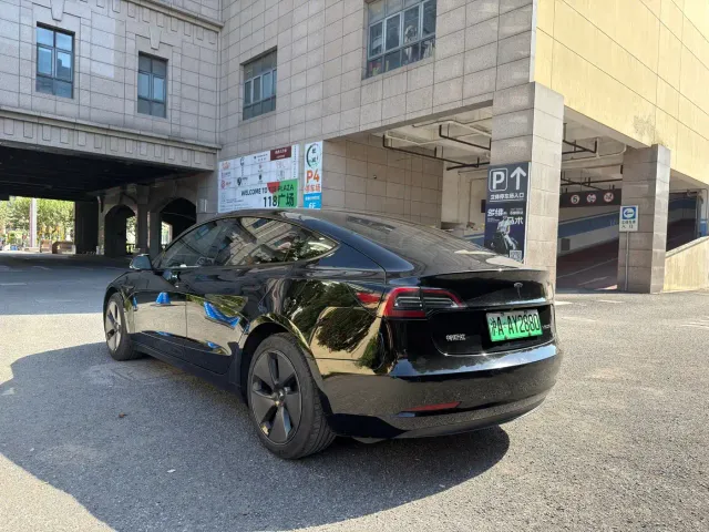 Tesla Model 3 — Фото автомобиля 7