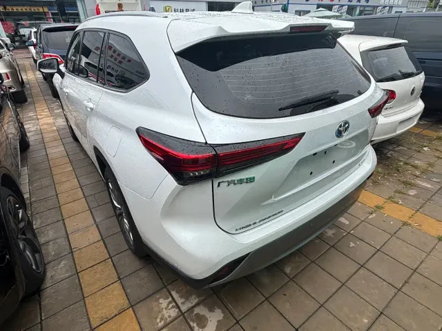 Toyota Highlander — Фото автомобиля 4