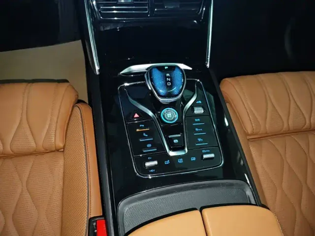 BYD Tang — Фото автомобиля 13
