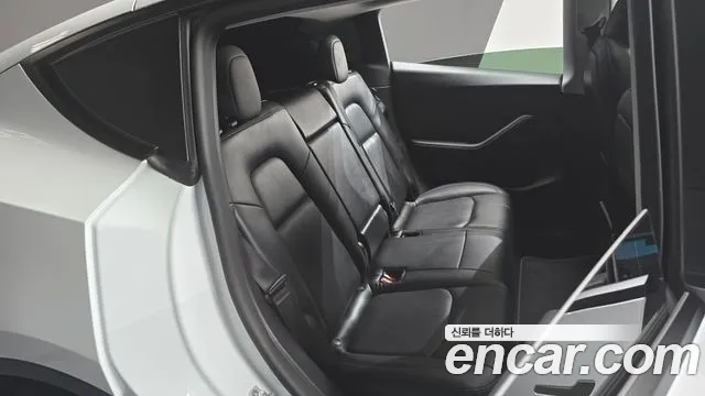 Tesla Model Y — Фото автомобиля 16