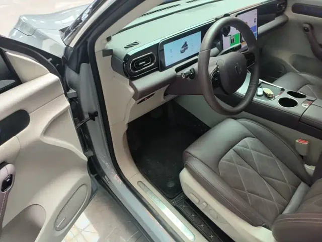 Leapmotor C11 — Фото автомобиля 15