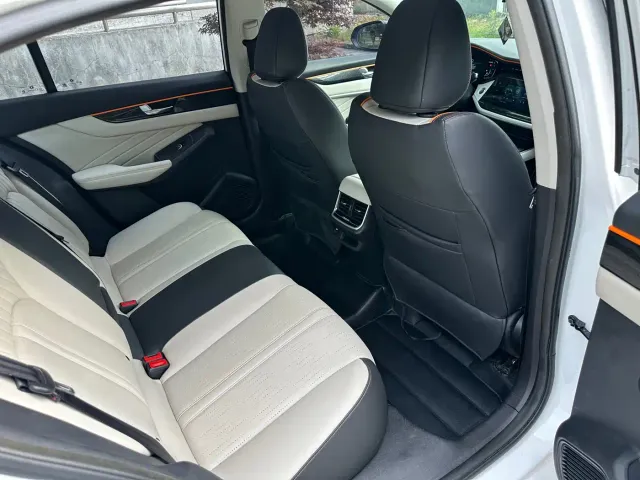 Dongfeng Yixuan MAX — Фото автомобиля 8