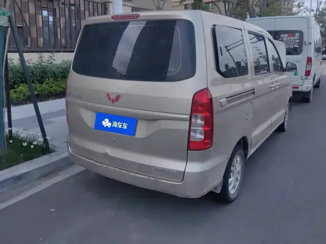 Wuling Hongguang V — Фото автомобиля 3