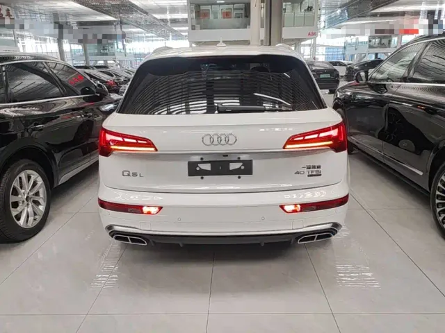 Audi Q5L — Фото автомобиля 5