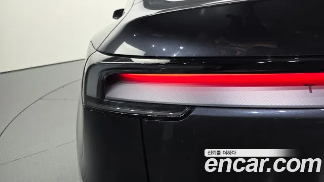 Tesla Model Y — Фото автомобиля 23