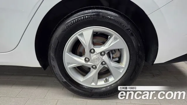 Hyundai AVANTE Avante (CN7) — Фото автомобиля 21