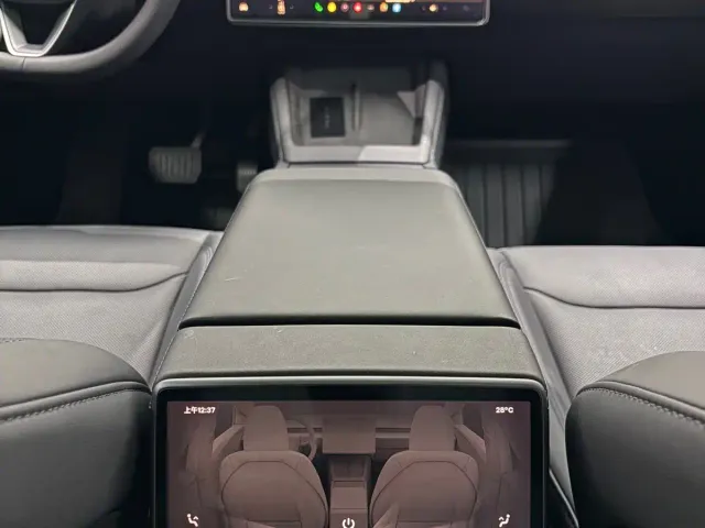 Tesla Model 3 — Фото автомобиля 17