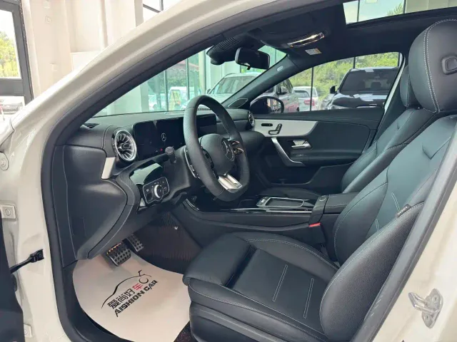 Mercedes-Benz Mercedes-Benz A-Class AMG 2025 AMG A 35 L 4MATIC — Фото автомобиля 8