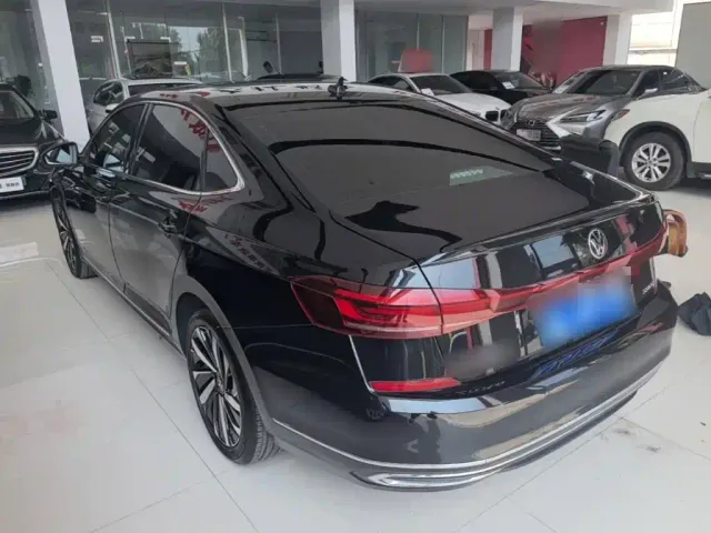 Volkswagen Passat — Фото автомобиля 4