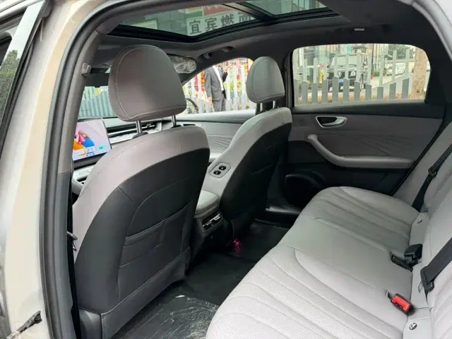 Roewe M7 DMH — Фото автомобиля 11