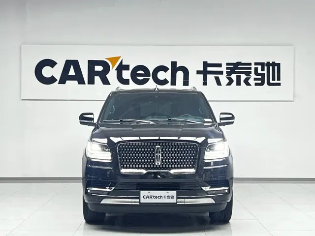 Lincoln Navigator — Фото автомобиля 2