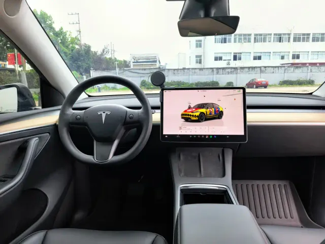 Tesla Model Y — Фото автомобиля 9