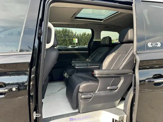 GAC Trumpchi M8 — Фото автомобиля 10