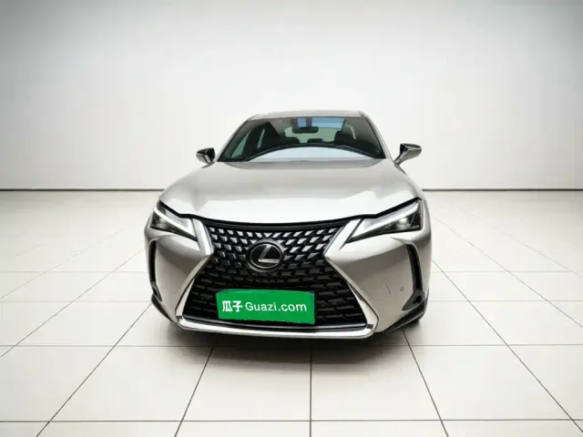 Lexus UX — Фото автомобиля 2