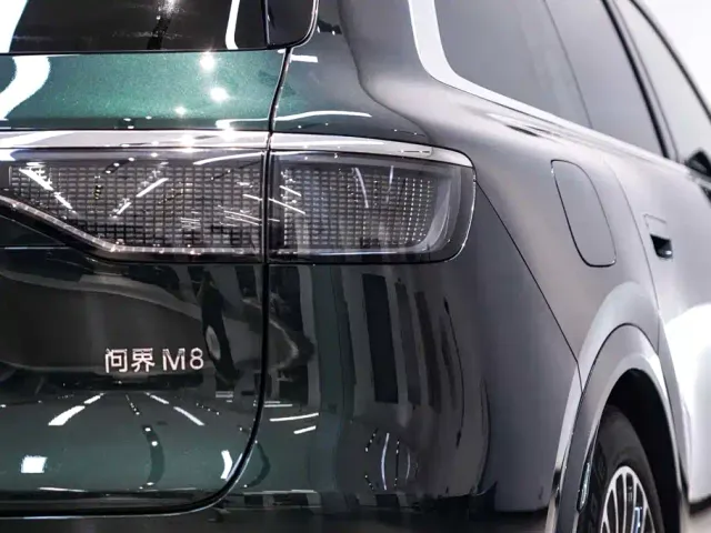 Aito M8 — Фото автомобиля 11
