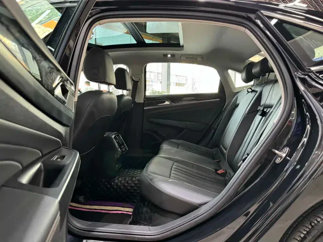 Volkswagen Passat — Фото автомобиля 12