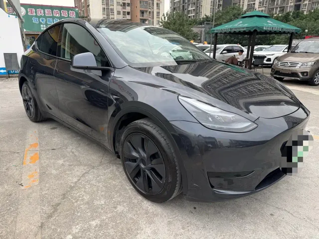 Tesla Model Y — Фото автомобиля 3