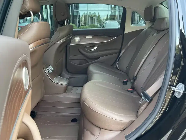 Mercedes-Benz E-Class — Фото автомобиля 7