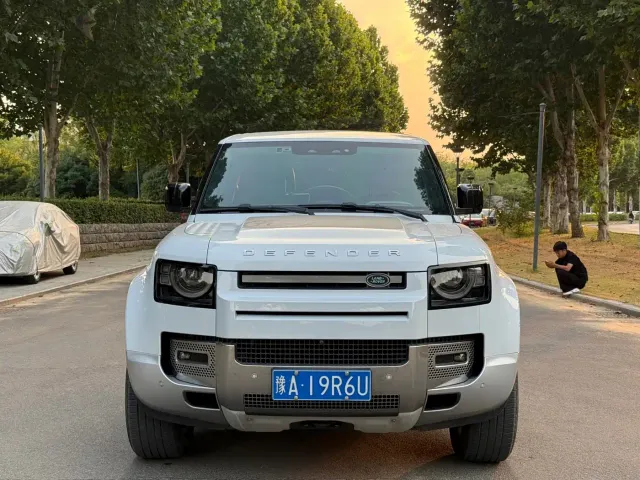 Land Rover Defender — Фото автомобиля 2