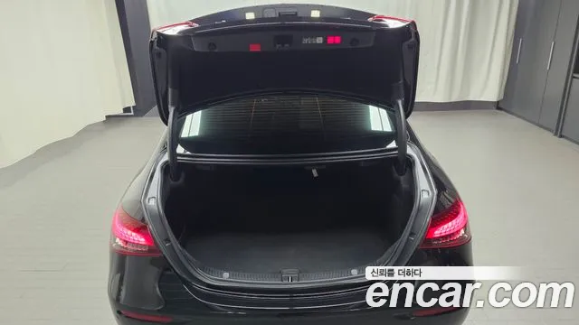 Mercedes-Benz E-Class — Фото автомобиля 29