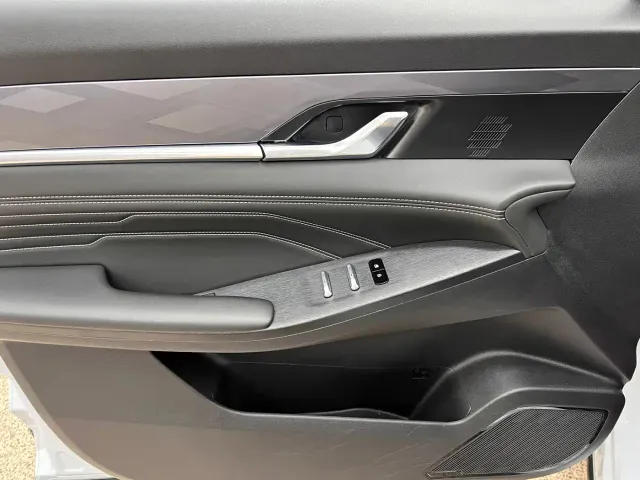 Dongfeng SKY EV01 — Фото автомобиля 12