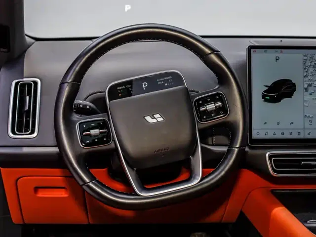 Li Auto L8 — Фото автомобиля 19