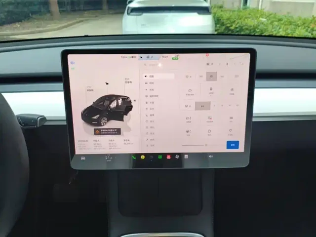 Tesla Model Y — Фото автомобиля 12
