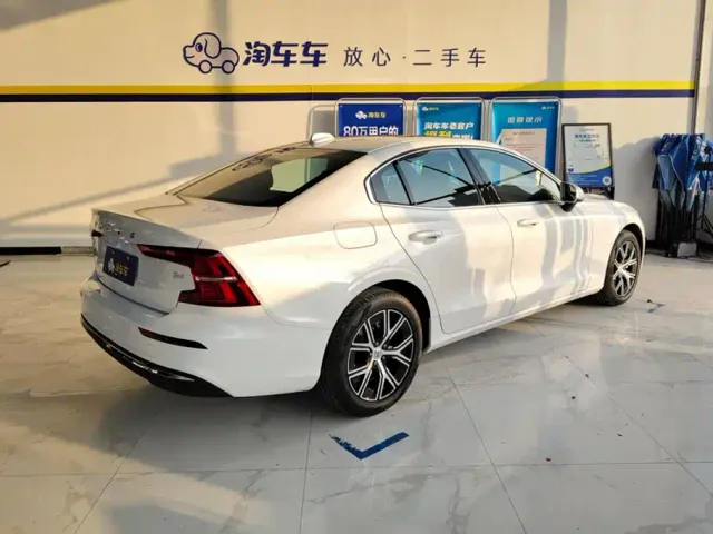 Volvo S60 — Фото автомобиля 3