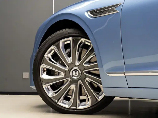 Bentley Flying Spur — Фото автомобиля 6
