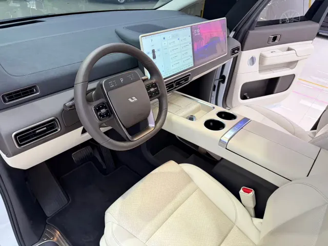 Li Auto MEGA — Фото автомобиля 4