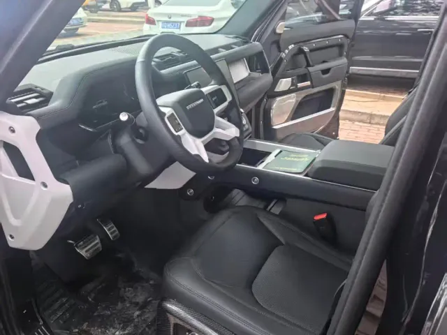 Land Rover Defender — Фото автомобиля 4