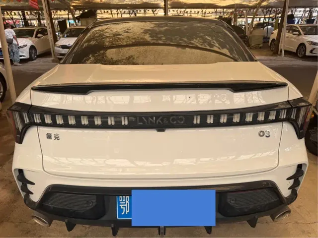 Lynk & Co 03 — Фото автомобиля 12