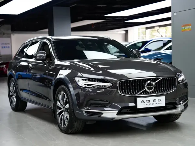 Volvo V90 — Фото автомобиля 3