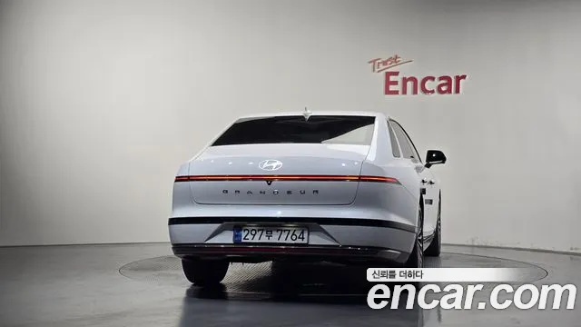 Hyundai Grandeur Grandeur (GN7) 2.5 Бензин 2WD — Фото автомобиля 3