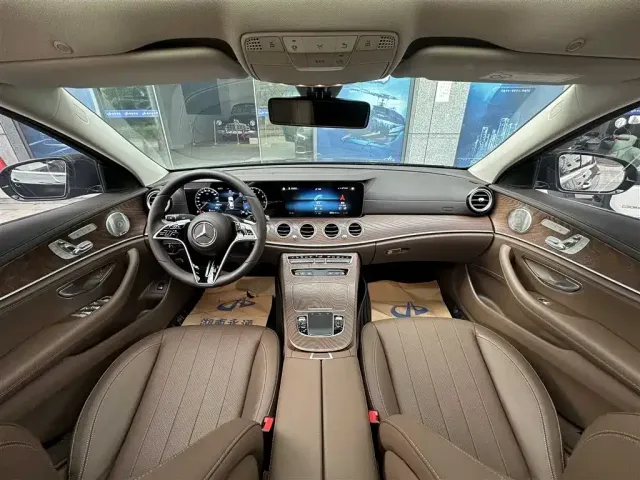 Mercedes-Benz E-Class — Фото автомобиля 10