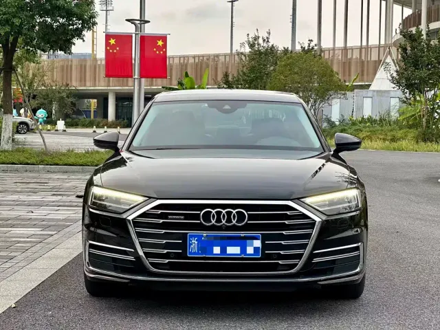 Audi A8 — Фото автомобиля 2