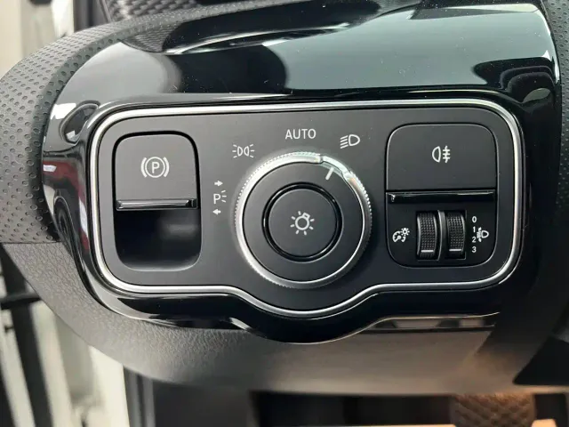 Mercedes-Benz A-Class — Фото автомобиля 12