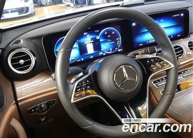 Mercedes-Benz E-Class — Фото автомобиля 12