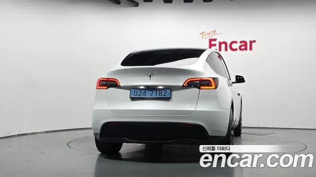 Tesla Model Y — Фото автомобиля 2