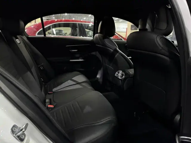 Mercedes-Benz C-Class — Фото автомобиля 5