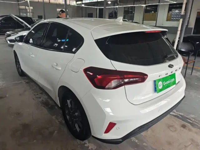 Ford Focus — Фото автомобиля 4