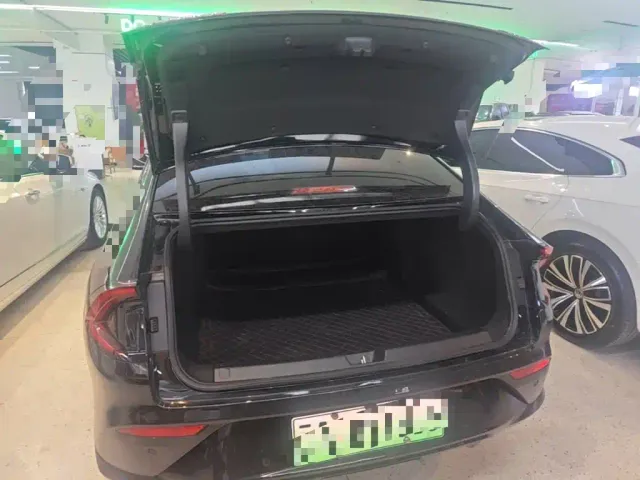 Wuling Starlight — Фото автомобиля 18